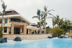2 outdoor pools, pool umbrellas - Misibis Bay (Bacacay)