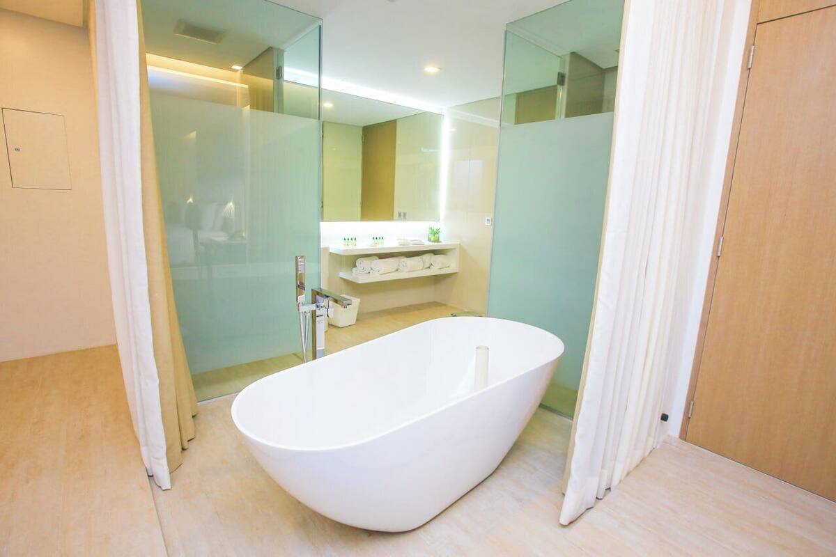 1 habitación, edredón, minibar y caja de seguridad en la habitación