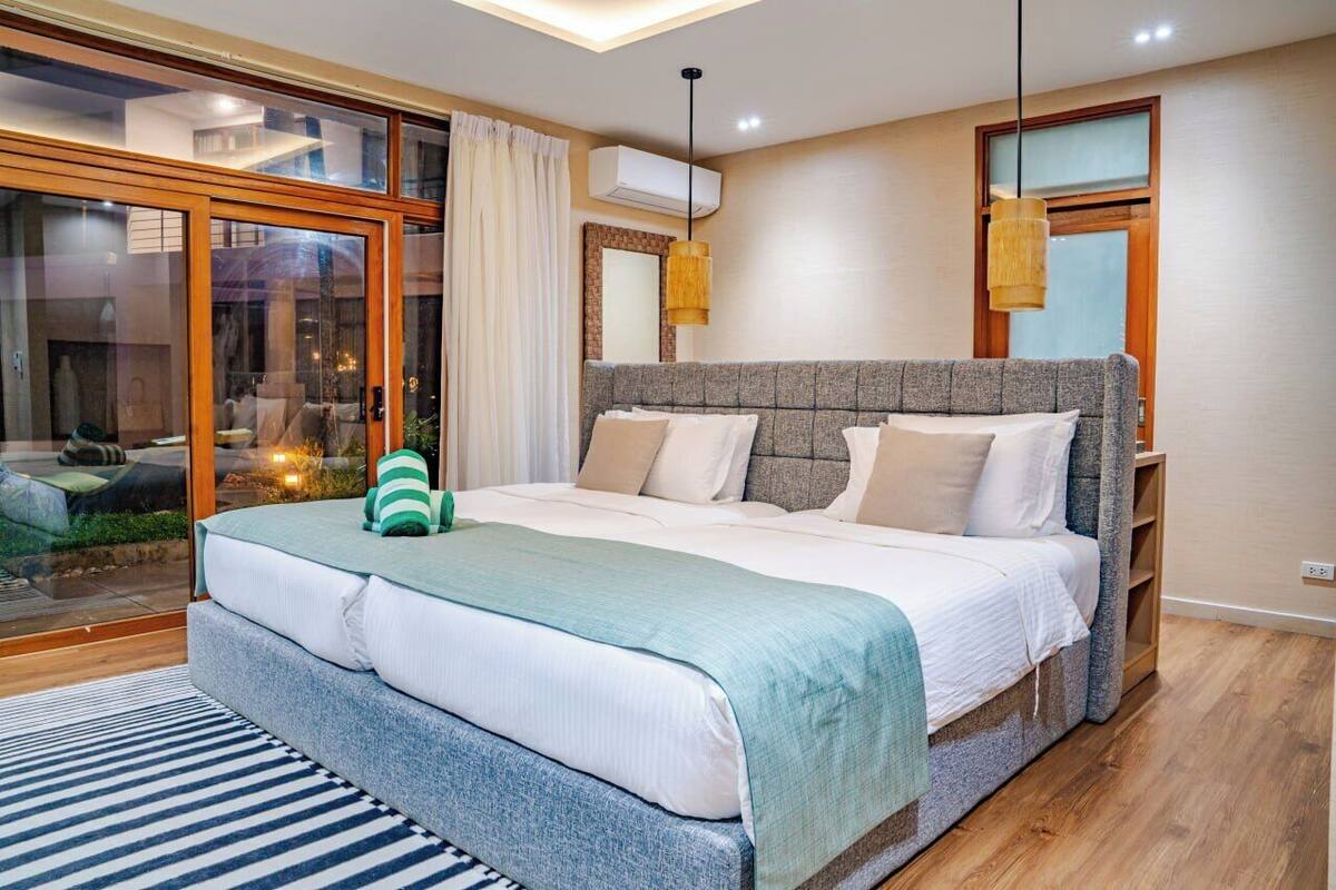 1 habitación, edredón, minibar y caja de seguridad en la habitación