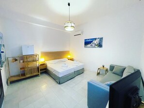 免費嬰兒床、Wi-Fi (收費)