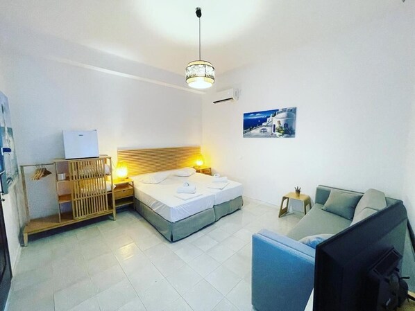 Free cots/infant beds, WiFi