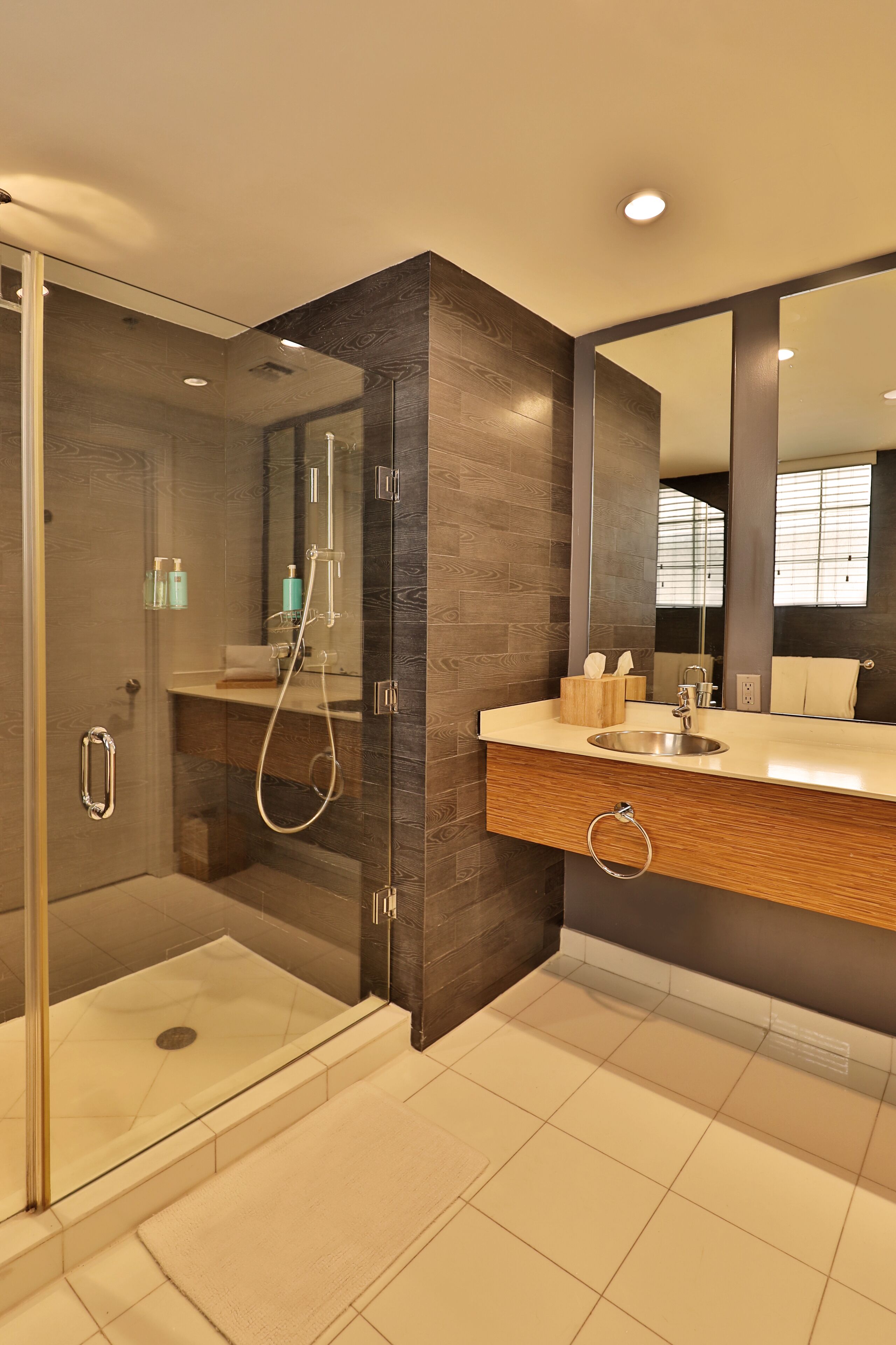 standard single room | bathroom | shower, free toiletries, hair dryer, slippers