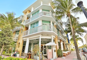 Fachada de la propiedad