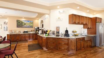 Free daily continental breakfast