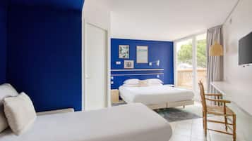 Deluxe Room, 1 Queen Bed, Non Smoking, Sea View (Twin bed on request) | Minibar, in-room safe, individually decorated, individually furnished