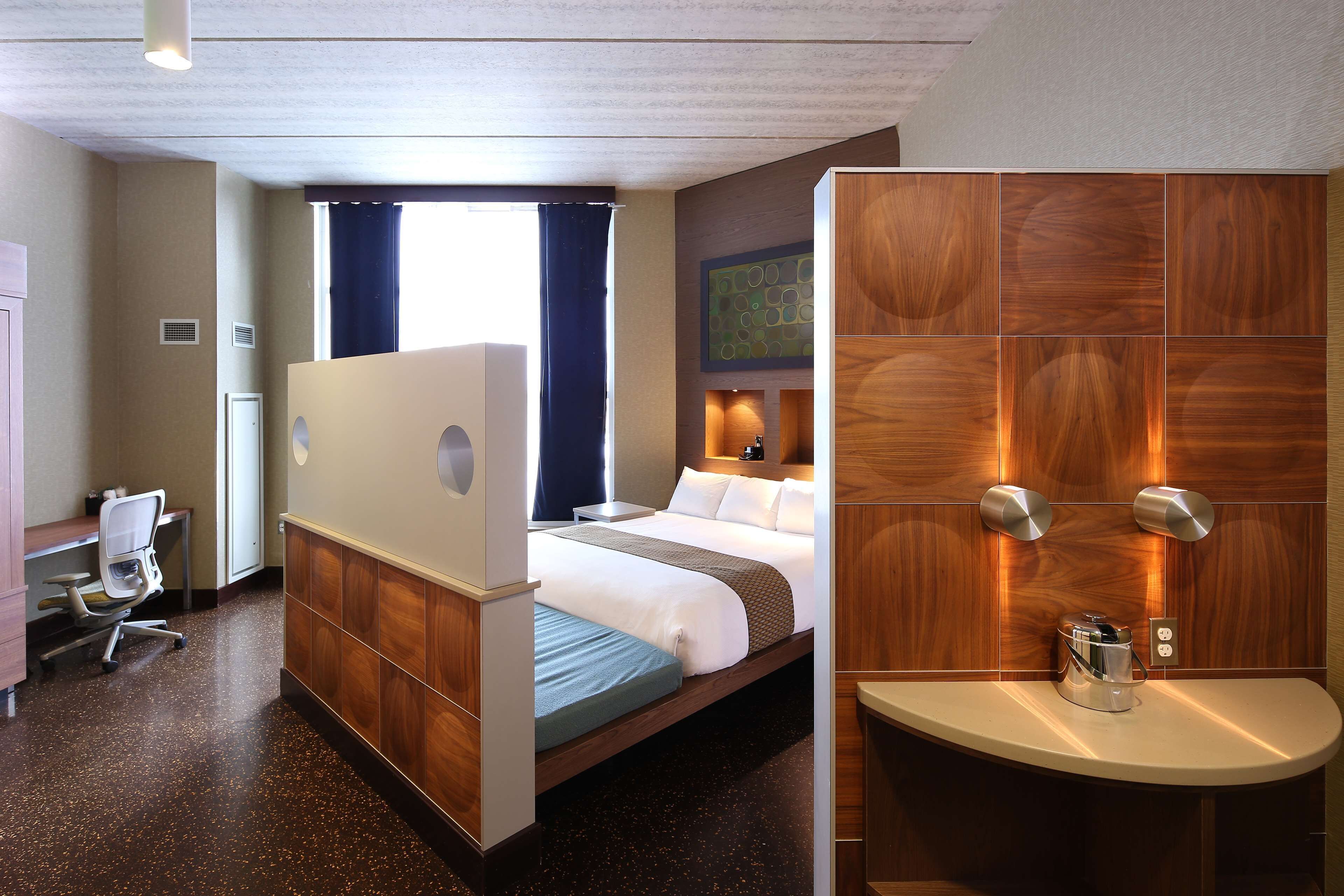 standard room, 1 king bed | individually decorated, individually furnished, desk, iron/ironing board