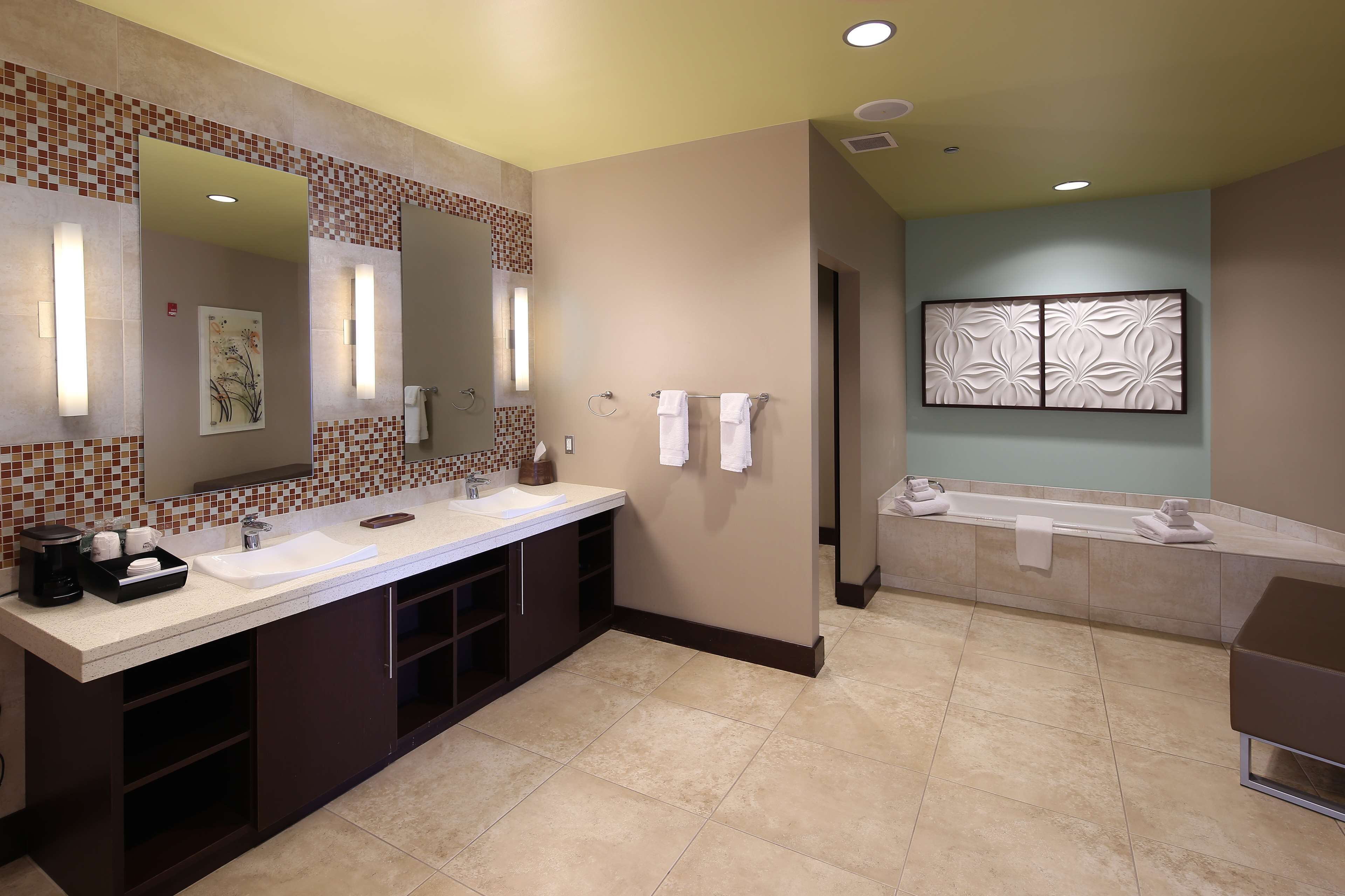 deluxe studio suite, 1 king bed, balcony | bathroom | free toiletries, hair dryer, towels, soap