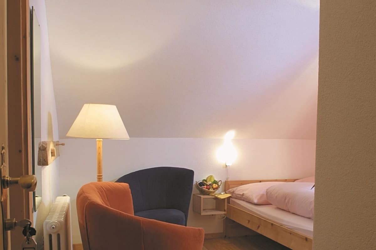 Standard Single Room | In-room safe, desk, blackout drapes, WiFi (free)