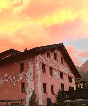 Exterior - Hotel Traube (Scuol)