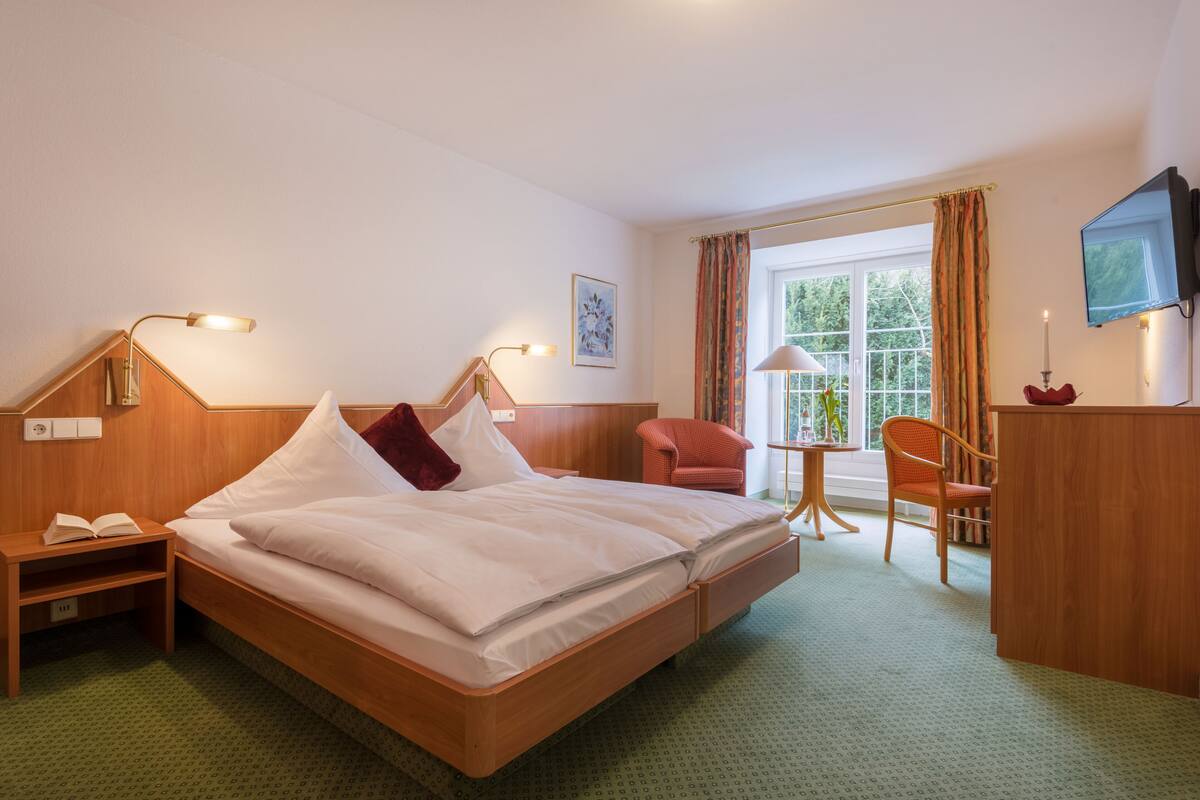 Comfort Double Room | In-room safe, desk, laptop workspace, blackout drapes