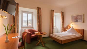 Comfort Single Room | In-room safe, desk, laptop workspace, blackout drapes