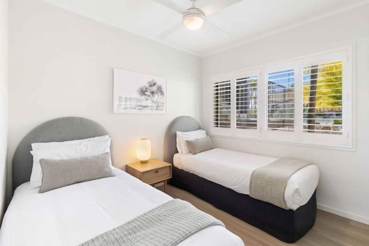 2 bedrooms, individually decorated, individually furnished