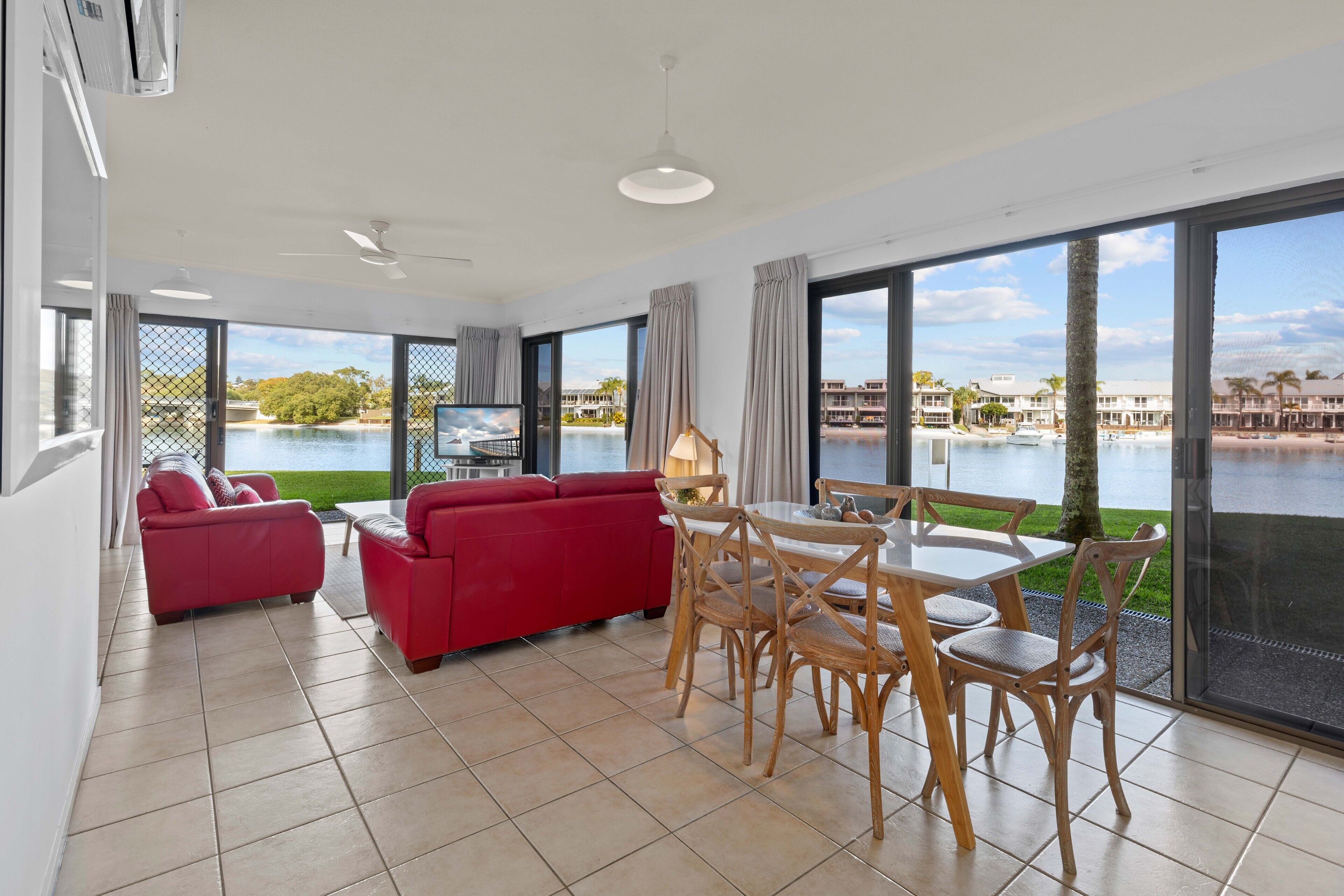 1 Bedroom Beachside Unit 10 | Living area