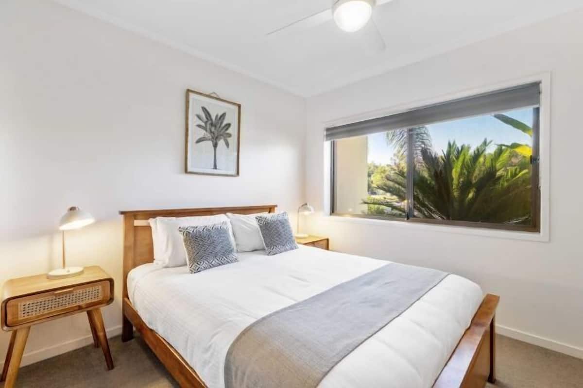 2 bedrooms, individually decorated, individually furnished