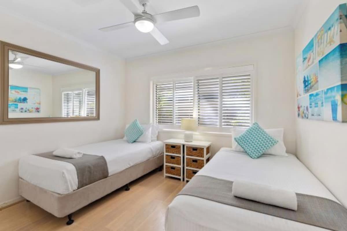 Iron/ironing board, free WiFi, alarm clocks, individually decorated