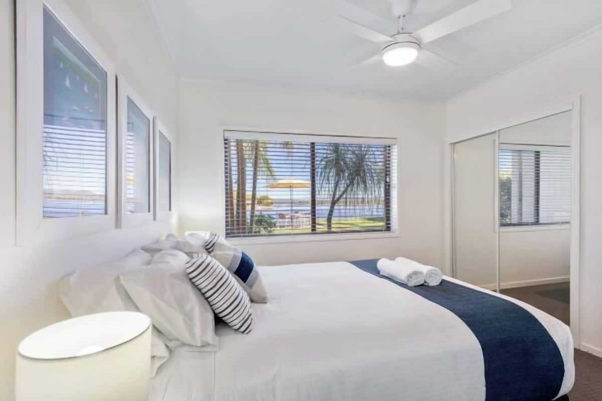 2 bedrooms, individually decorated, individually furnished