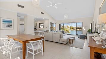 3 Bedroom Beachside Premium Apartment | Living area
