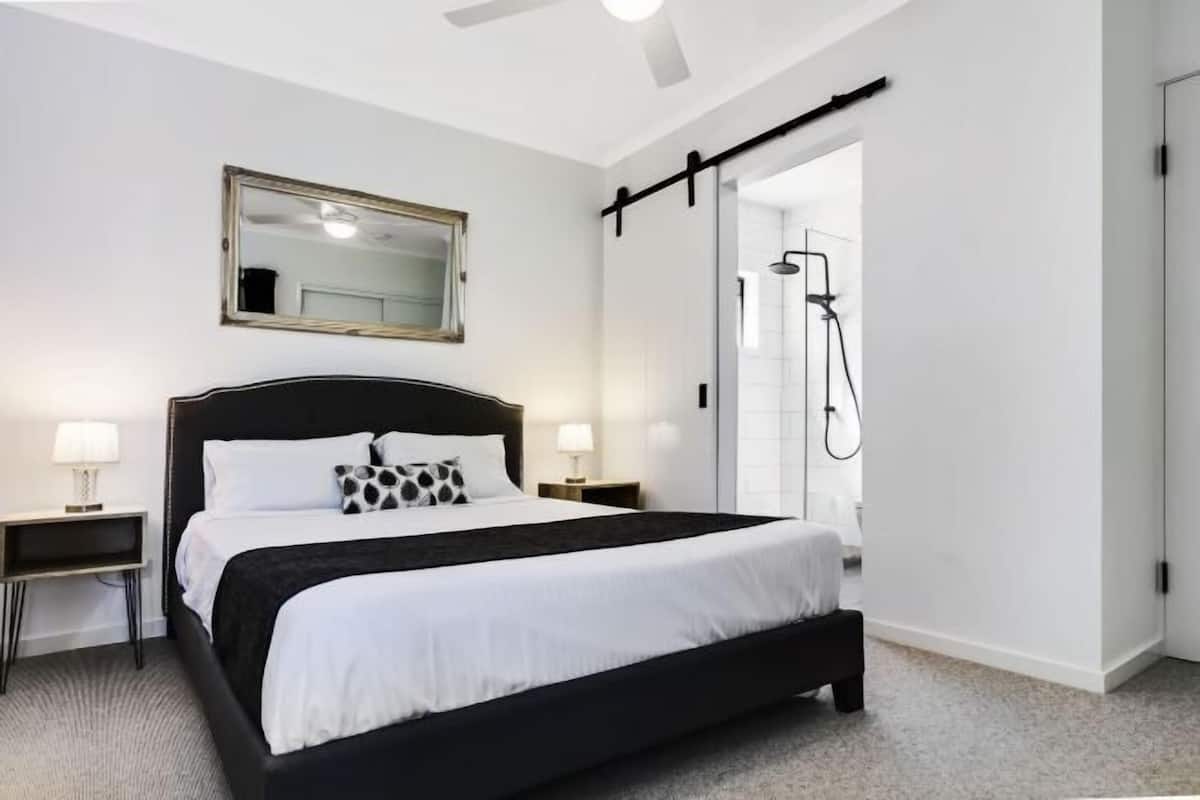 2 bedrooms, individually decorated, individually furnished