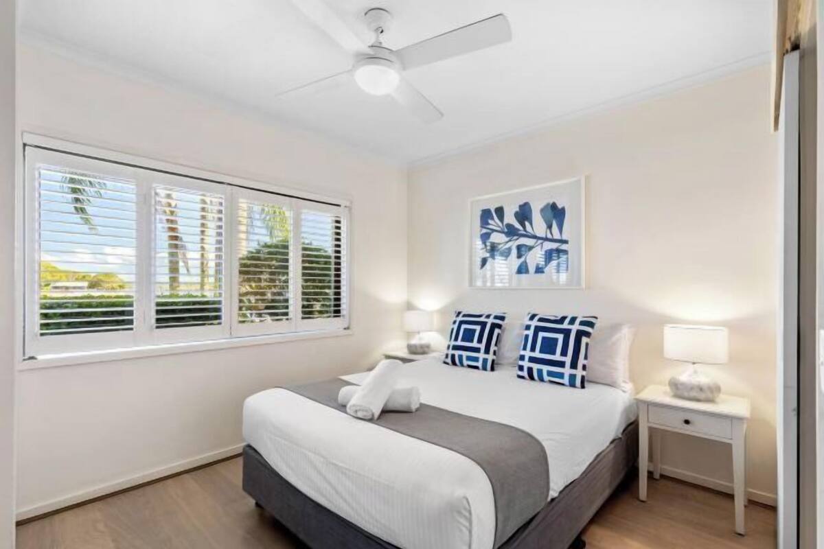 Iron/ironing board, free WiFi, alarm clocks, individually decorated