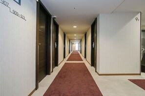 [Check In from 4PM, Check out by 9AM][Ladies Only]Traditional Red Single Room, Non Smoking | Down comforters, minibar, desk, blackout drapes - Mars Garden Hotel Hakata (Fukuoka)