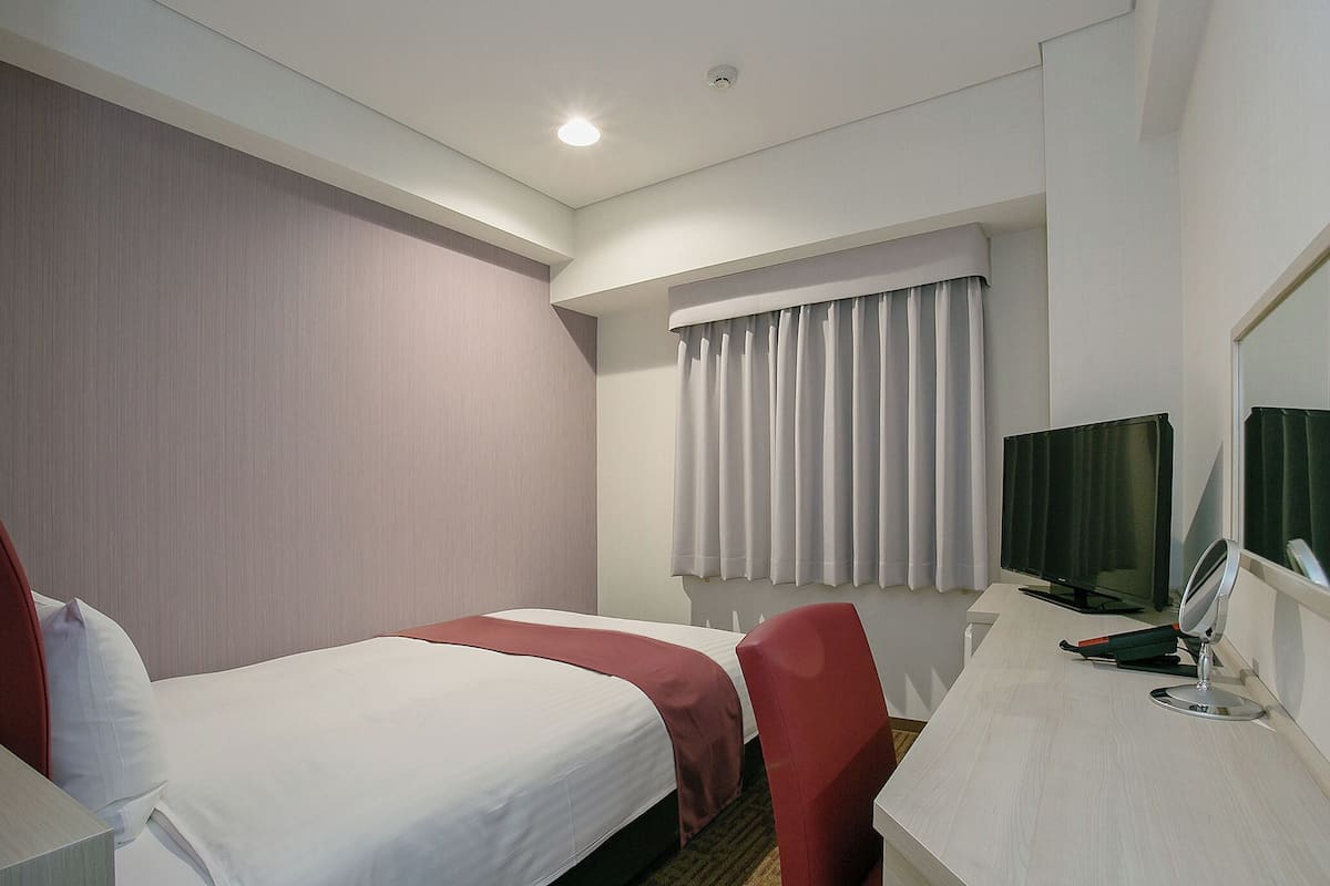 Down comforters, minibar, desk, blackout drapes