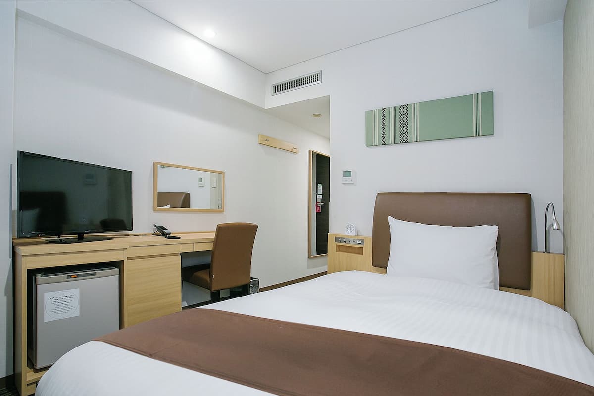 Down comforters, minibar, desk, blackout drapes