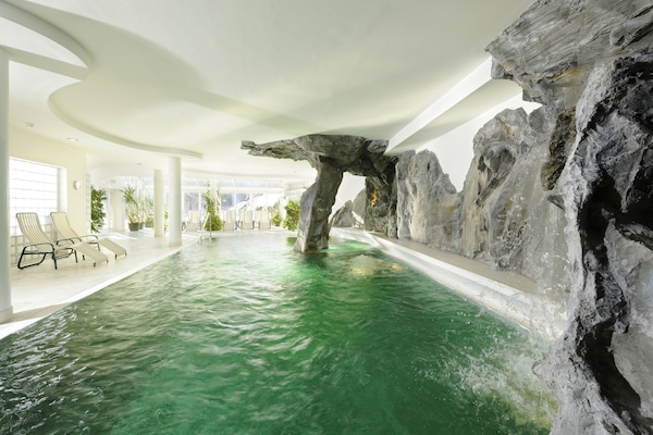 Indoor pool, seasonal outdoor pool, pool umbrellas, pool loungers