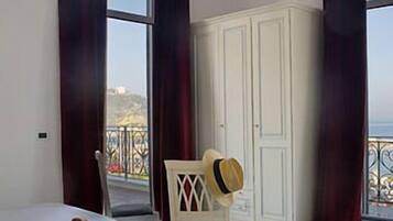 Minibar, safe på rommet, skrivebord og wi-fi (inkludert)