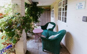 Habitación doble, 1 cama King size, baño en la habitación, en el área del jardín (The Garden Room) | Terraza o patio