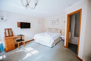 Habitación doble, baño privado (Woodside Room) | Tabla de planchar con plancha, wifi gratis, ropa de cama