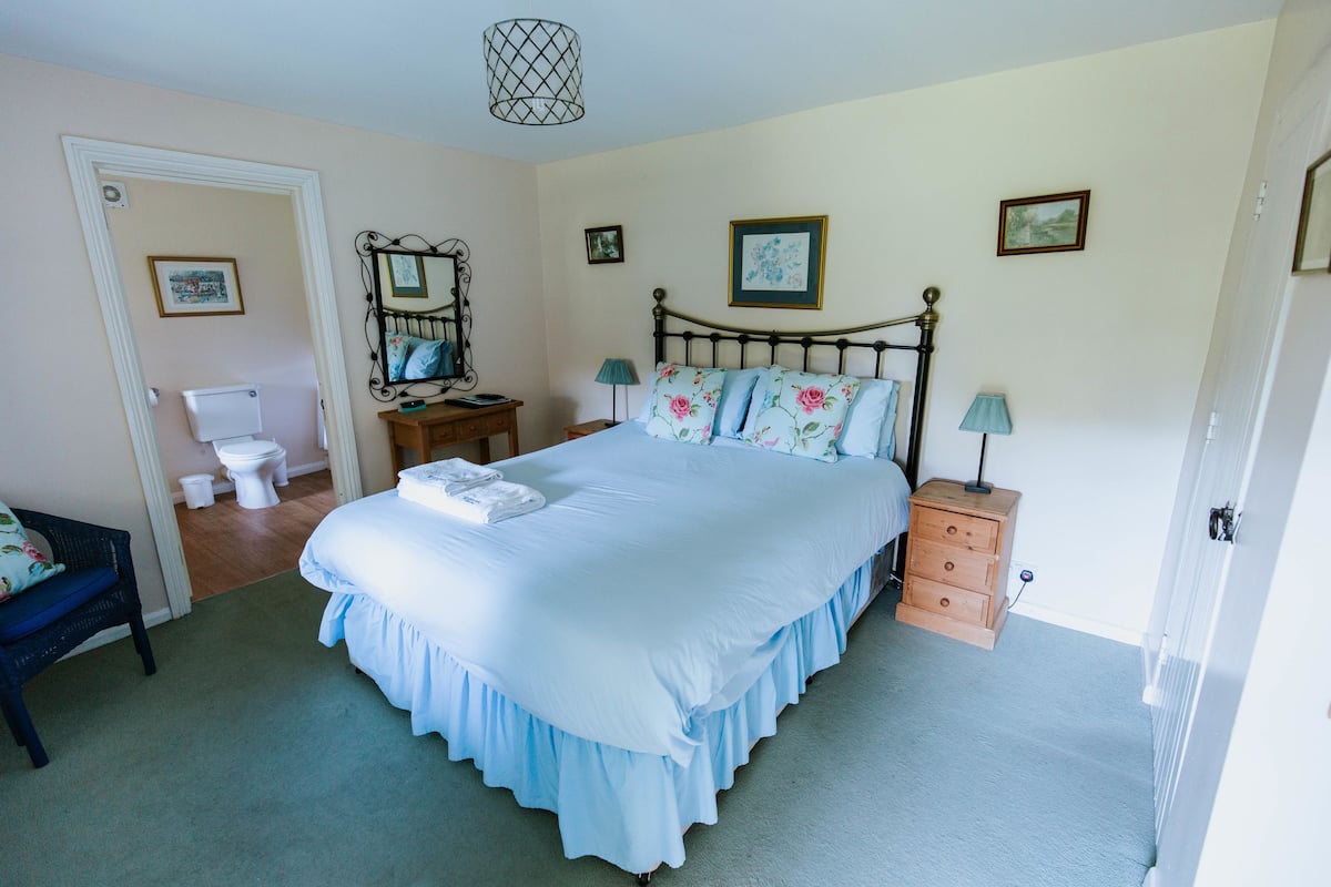 Doppelzimmer, 1 King-Bett, mit Bad, zum Garten hin (The Garden Room)