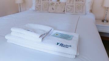 Double Room, Ensuite (Woodside Room) | Iron/ironing board, free WiFi, bed sheets