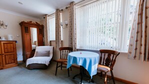 Double Room, 1 King Bed, Ensuite (Ascot Room) | Iron/ironing board, WiFi (free), bed sheets - Bluebell House (Windsor)