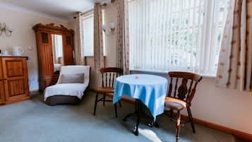 Chambre Double, 1 trĂšs grand lit, salle de bains attenante (Ascot Room) | Fer et planche Ă  repasser, Wi-Fi gratuit, draps fournis