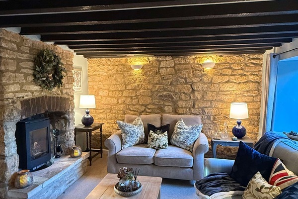 Classic Cottage | Living area | 32-inch flat-screen TV with digital channels, TV, fireplace
