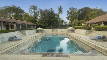 Outdoor pool, pool loungers