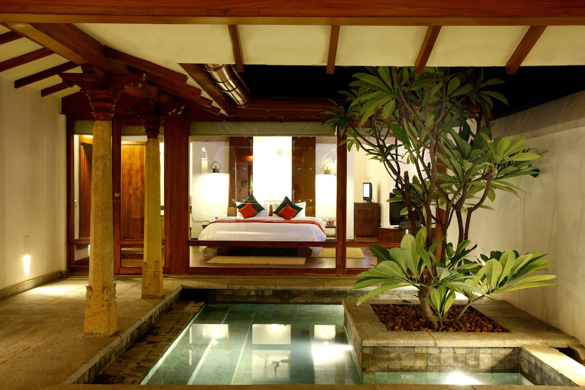 Premium bedding, pillow-top beds, minibar, in-room safe