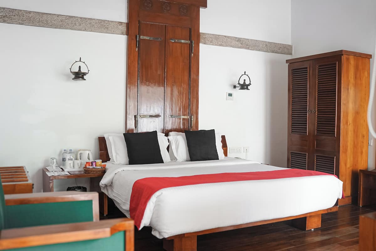 Premium bedding, pillow-top beds, minibar, in-room safe
