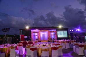 Garden - Holiday Inn Mumbai International Airport by IHG (Mumbai)