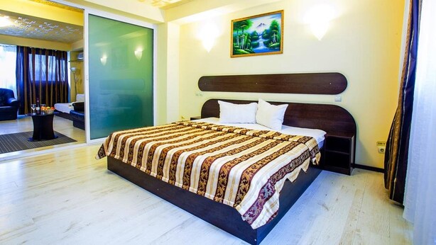 Room - Charter Otopeni (Otopeni)