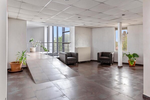 المنشأة من الداخل