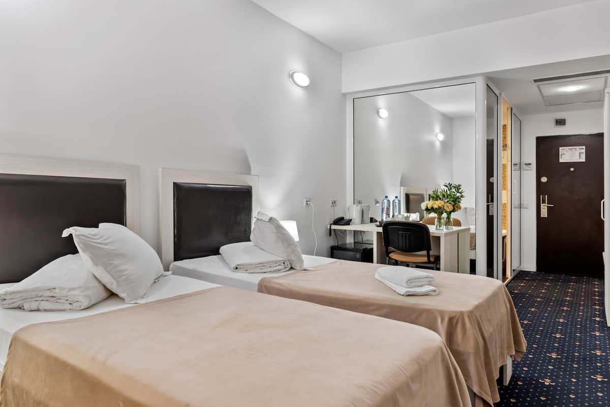 soundproofing, free wifi