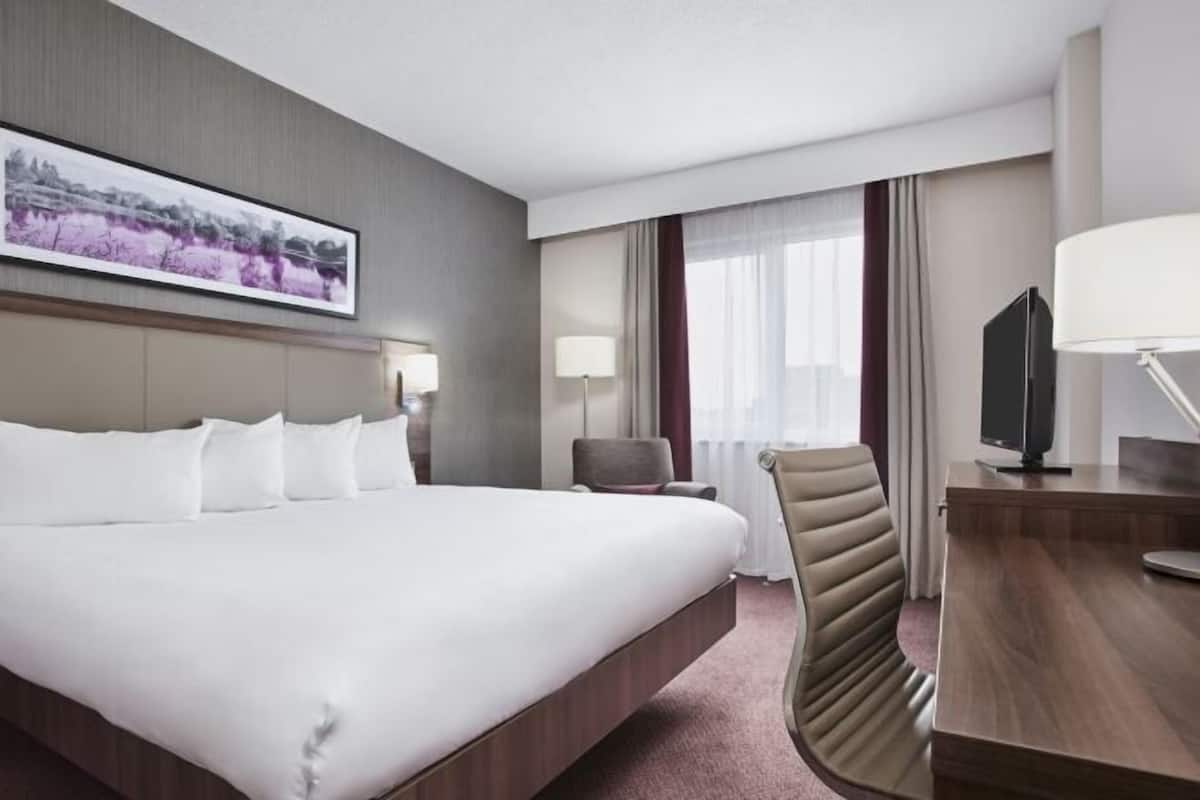 Hypo-allergenic bedding available, desk, iron/ironing board, WiFi (free)