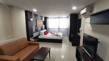 Minibar, in-room safe, individually furnished, desk