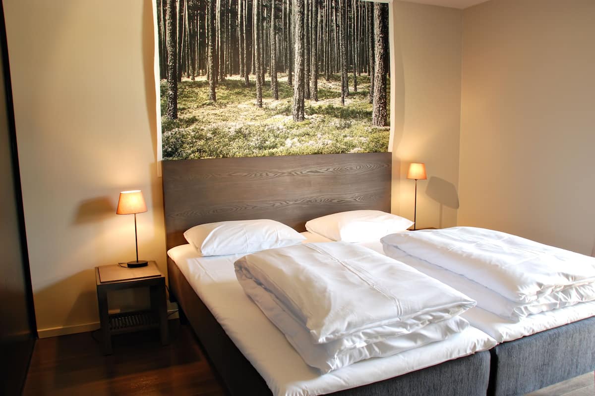 premium bedding, pillow-top beds, iron/ironing board, cots/infant beds