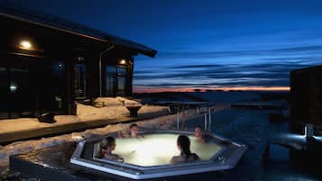 Couples treatment room(s), sauna, hot tub, steam room, body treatments