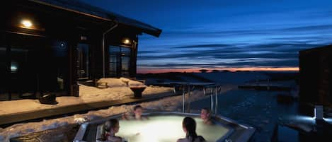 Couples treatment room(s), sauna, hot tub, steam room, body treatments