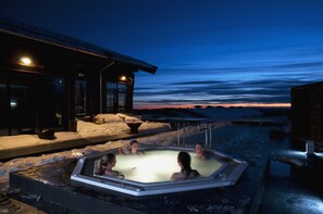 Couples treatment rooms, sauna, hot tub, steam room, body treatments