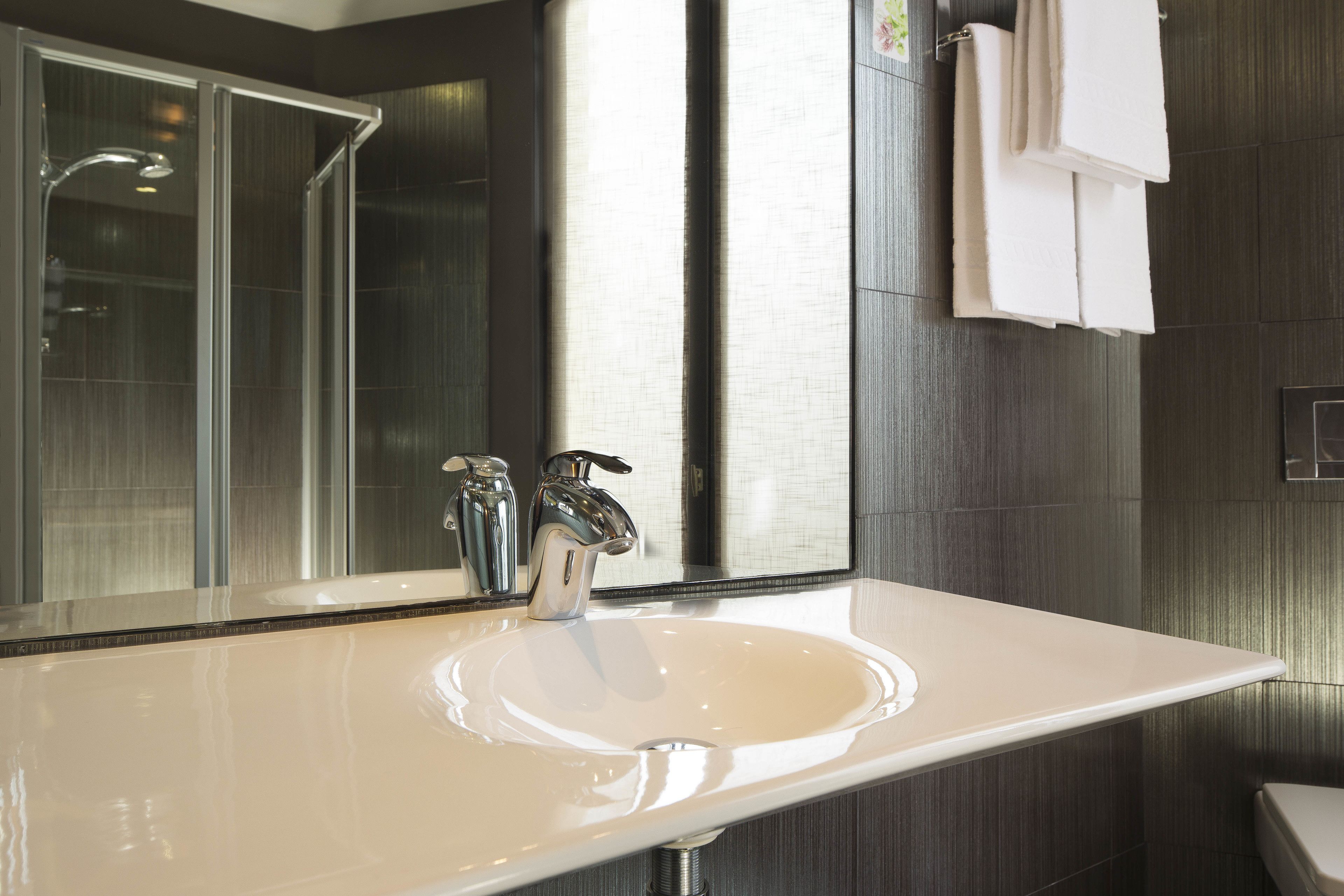 double room (charme) | bathroom sink