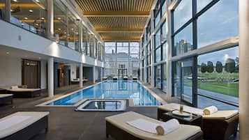 Indoor pool, sun loungers